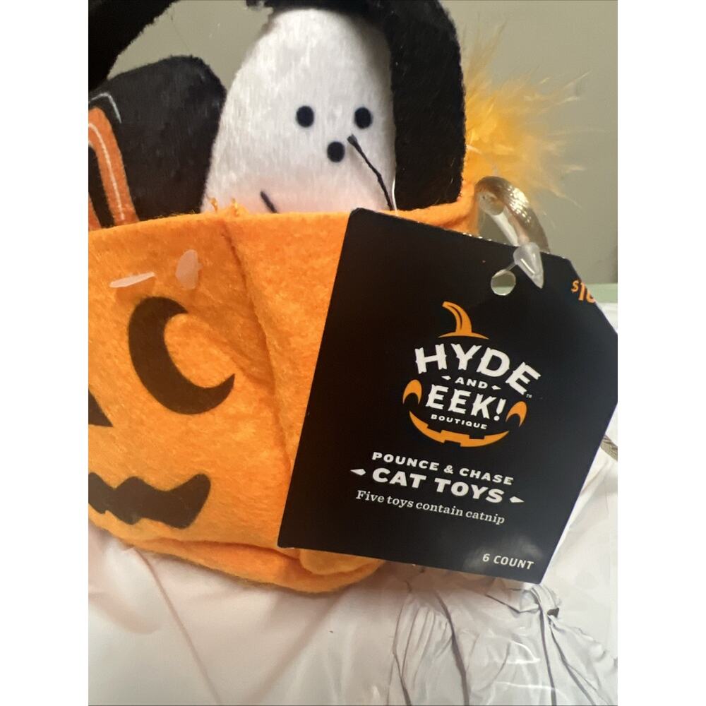 Hyde & EEK! Cat Toys Gift Set 6 pc Pounce & Chase Catnip Halloween Pumpkin NEW - Picture 2 of 3